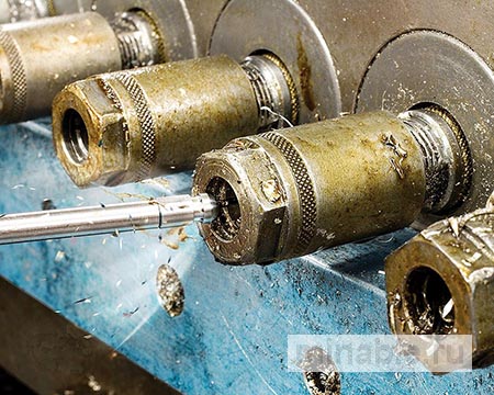 Обратное воздушное сопло для очистки малых внутренних диаметров