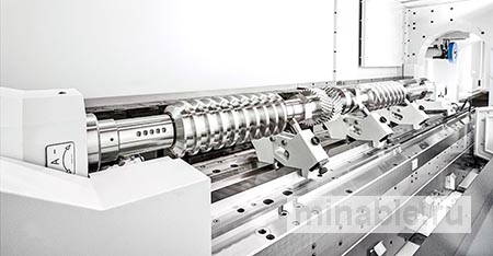 Пятиосевой шлифовальный станок для длинных и сложных деталей