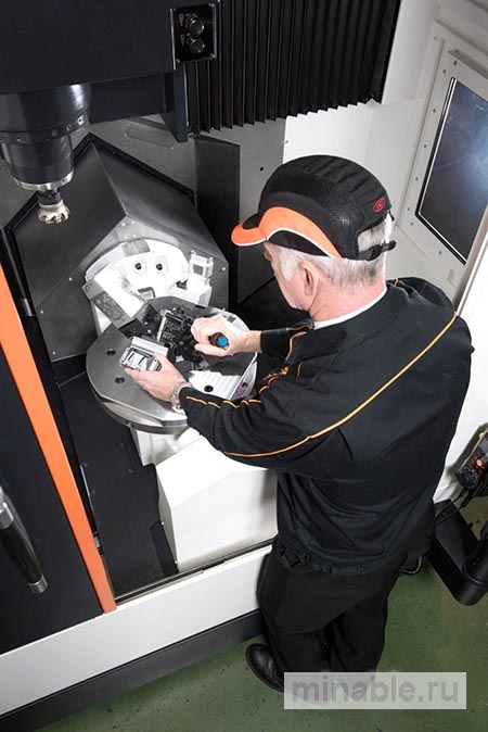 Компактный пятиосевой обрабатывающий центр Mazak CV5-500
