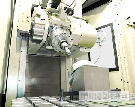 Пятиосевой горизонтальный обрабатывающий центр с наклонным шпинделем в компактном корпусе