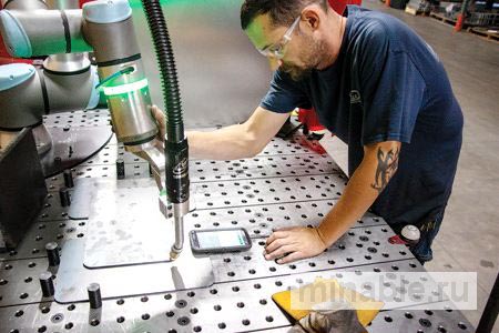 Решения по кобот-сварке и Cobot на выставке FABTECH