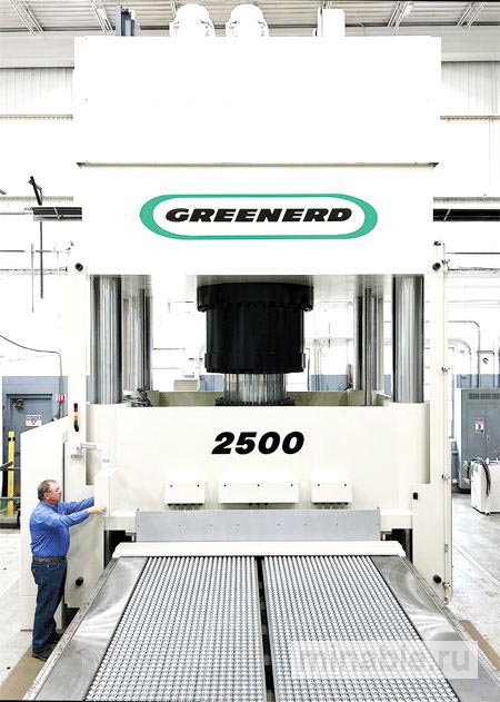 2500-тонный компрессионно-формовочный пресс