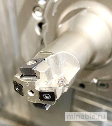 Комбинированный инструмент для растачивания предохранительных заглушек автодвигателей