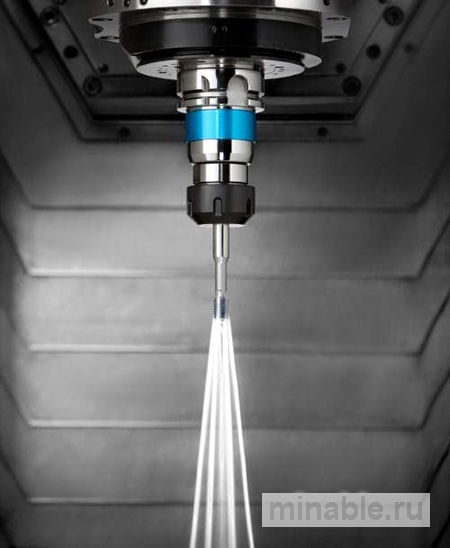 Зажимной патрон для операций с внутренней подачей охладителя