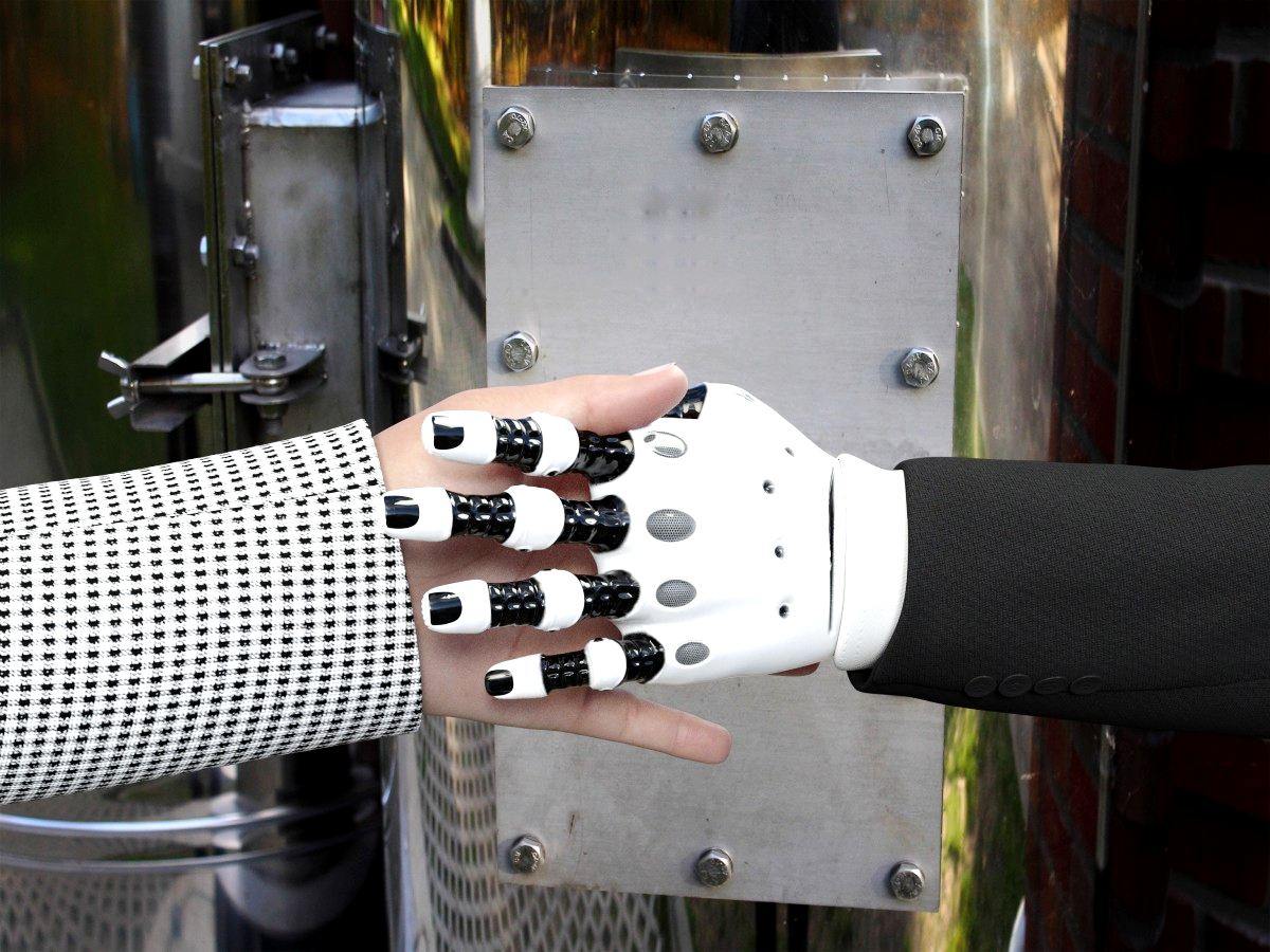 Пандемия 2020 года в России: меньше общения - больше роботов