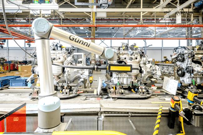 Коботы в автомобильной промышленности