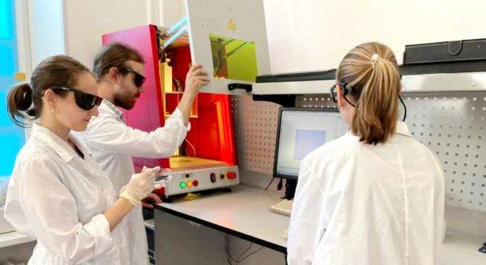 В России разработали новые зубные имплантаты из титана с лазерным покрытием