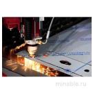 Волоконный лазер Salvagnini режет металл, защищенный пленкой